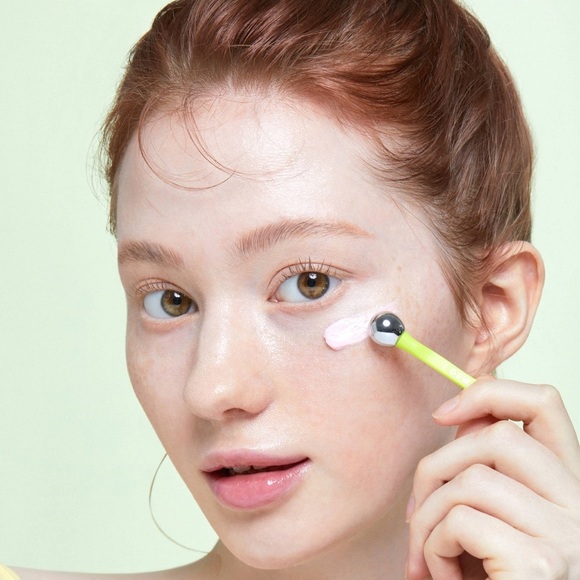 I Dew Care Glow-Key Brightening Vitamin C Eye Cream + De-Puffing Applicator NWB - Picture 4 of 8